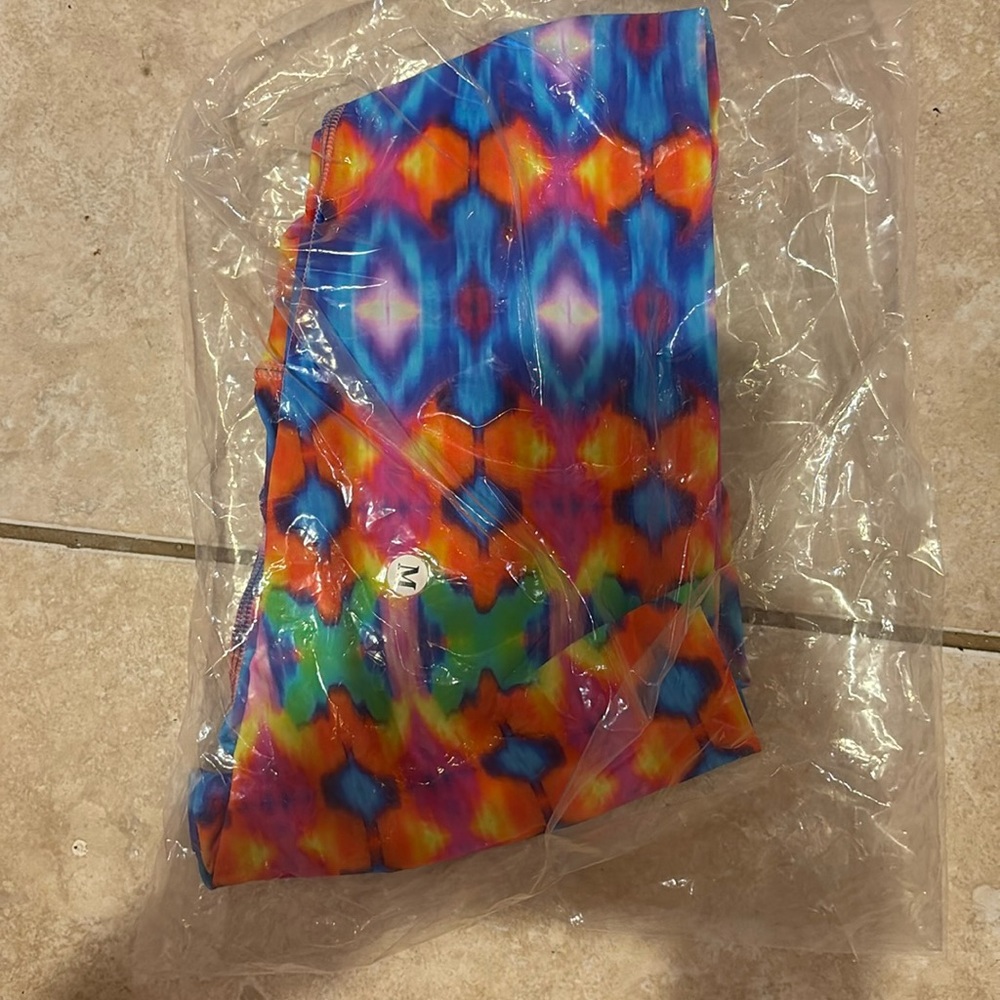 Leggings size M very bright colors